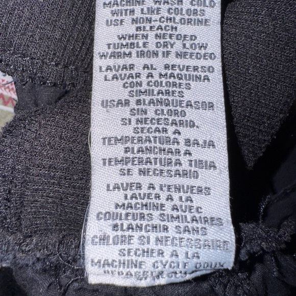 One 5 One black tie bottom capris. Size medium GUC - Picture 9 of 10